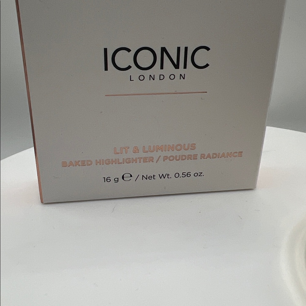 ICONIC London Luminous Highlighter in Universal - Picture 2 of 7